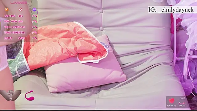 Snapshot of Anytoly chatting on 13, 10, 2025 Anytoly online show from 13, 10, 2025