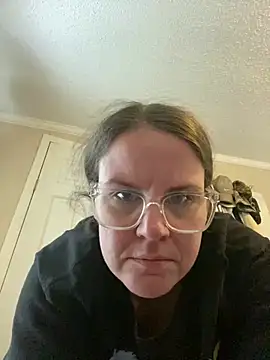 Snapshot of velvetta_ chatting on 5, 1, 2025 velvetta online show from 5, 1, 2025