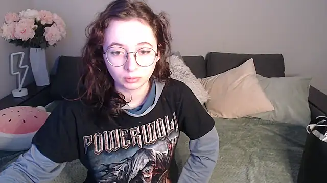 Mini Diva online show from 4, 2, 2025