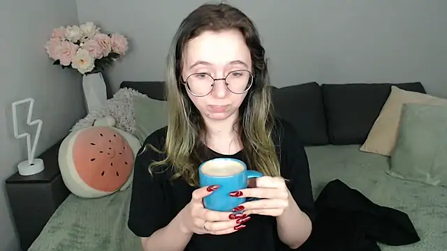 Mini Diva online show from 10, 9, 2025