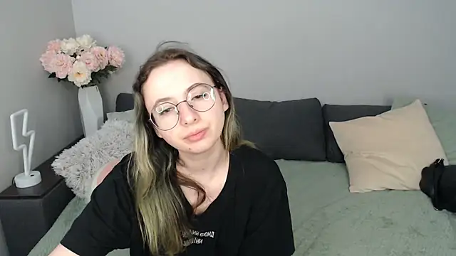 Mini Diva online show from 23, 9, 2025