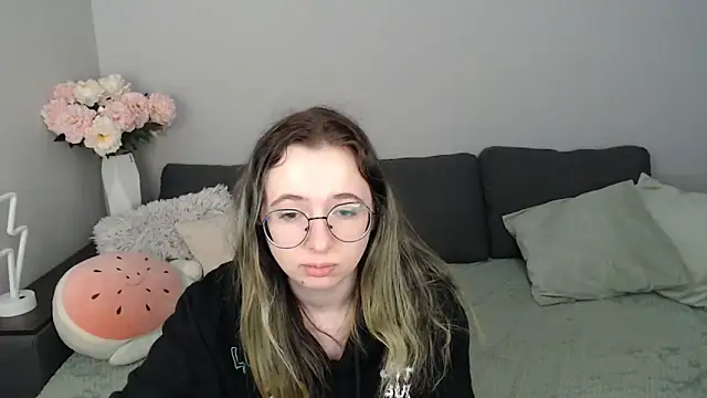 Mini Diva online show from 5, 10, 2025