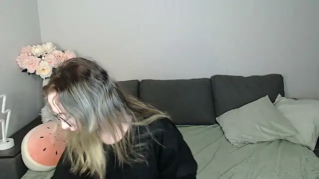 Mini Diva online show from 11, 10, 2025