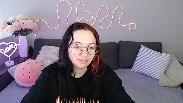 Mini Diva online show from 12, 11, 2025