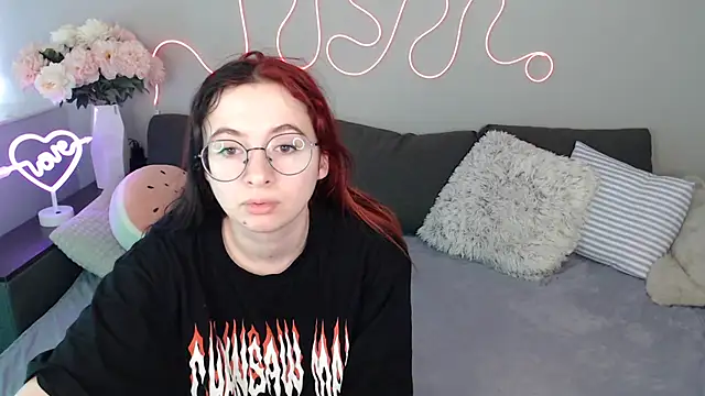 Mini Diva online show from 15, 11, 2025