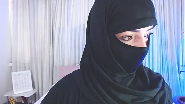 Snapshot of Uzra_hayed chatting on 23, 10, 2025 Uzra hayed online show from 23, 10, 2025