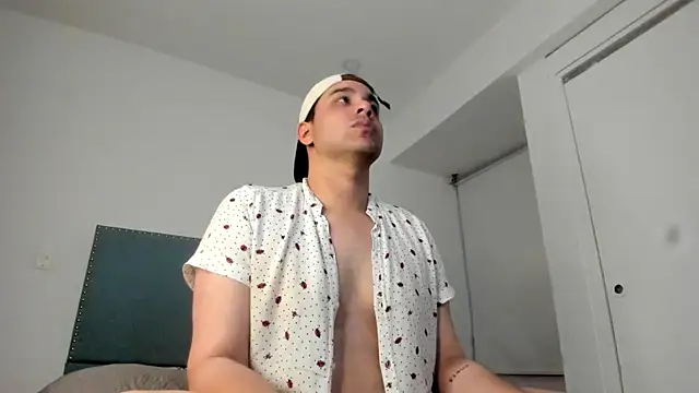 Snapshot of Latin_boy_surprisee chatting on 3, 7, 2026 Latin boy surprisee online show from 3, 7, 2026