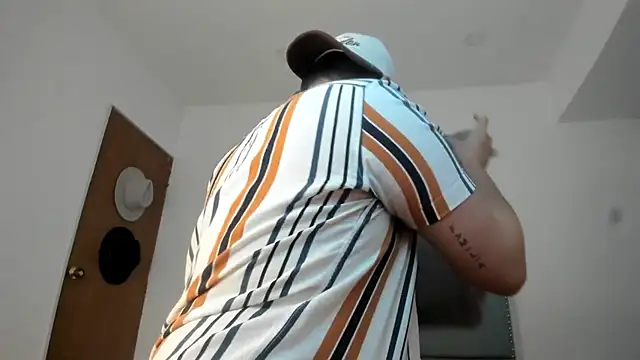 Snapshot of Latin_boy_surprisee chatting on 14, 7, 2026 Latin boy surprisee online show from 14, 7, 2026