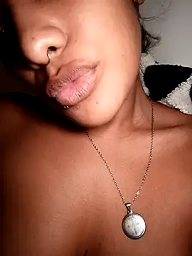 Snapshot of VictoireFeller chatting on 1, 10, 2025 VictoireFeller online show from 1, 10, 2025