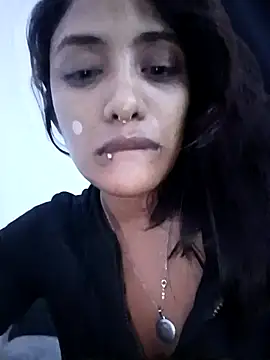 Snapshot of VictoireFeller chatting on 5, 12, 2025 VictoireFeller online show from 5, 12, 2025