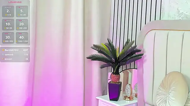 Snapshot of Jelisse_Jones chatting on 8, 1, 2025 Jelisse Jones online show from 8, 1, 2025