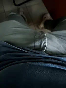 Snapshot of onbifeet chatting on 17, 12, 2025 onbifeet online show from 17, 12, 2025