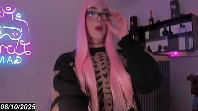 Snapshot of Bonnie_Luxury chatting on 8, 10, 2025 Bonnie Luxury online show from 8, 10, 2025