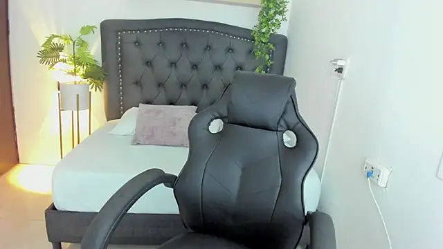 zoe danae  online show from 29, 12, 2024