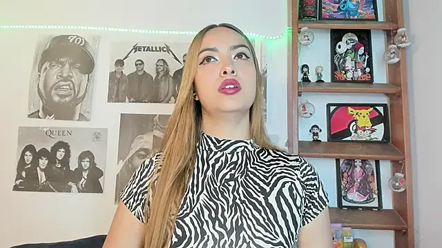 Snapshot of Meowlody chatting on 13, 12, 2025 Meowlody online show from 13, 12, 2025