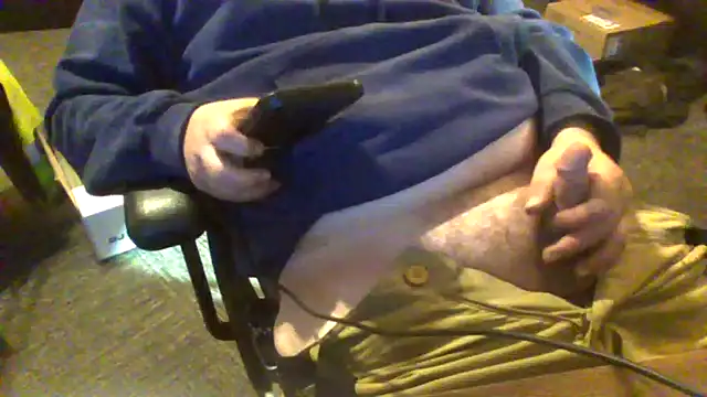 Snapshot of daddysmalldick502 chatting on 13, 4, 2026 daddysmalldick502 online show from 13, 4, 2026