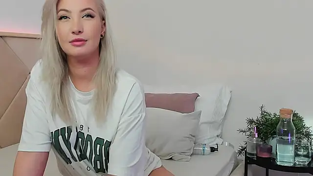 LilouKat online show from 27, 1, 2025