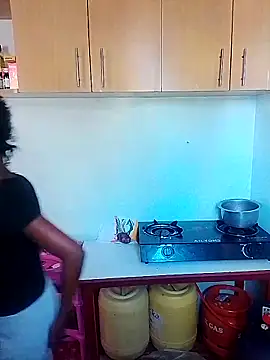 LOVELY-2BERRY online show from 15, 4, 2026