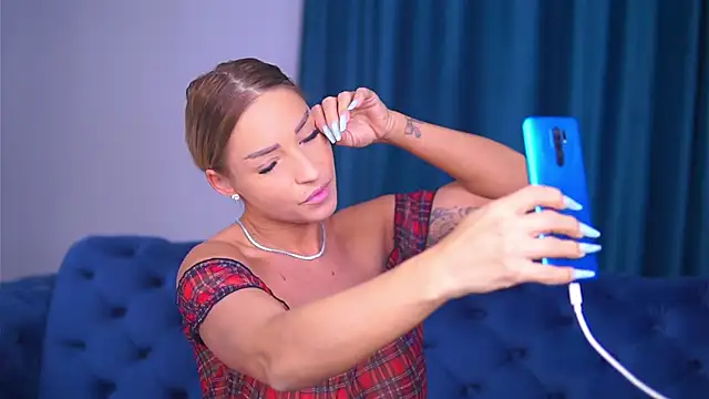 LovingBlondie online show from 5, 2, 2025