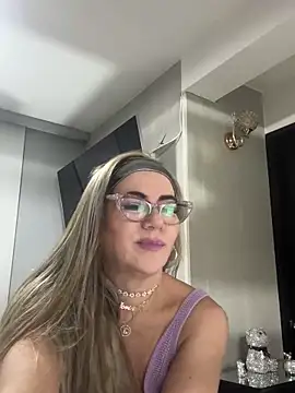 LARIANA RIVERA23 online show from 23, 1, 2025