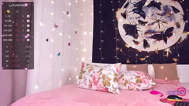 Snapshot of monikamelt chatting on 1, 12, 2024 monikamelt online show from 1, 12, 2024