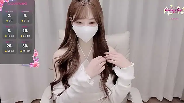 Snapshot of Yuuuuuly chatting on 1, 12, 2025 Yuuuuuly online show from 1, 12, 2025