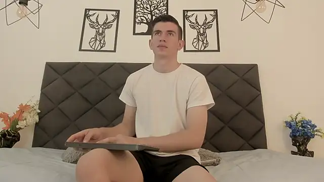 Snapshot of MikaelSlow chatting on 1, 2, 2025 MikaelSlow online show from 1, 2, 2025