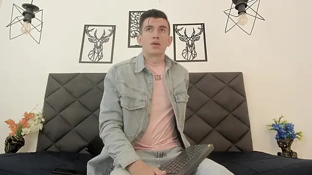 Snapshot of MikaelSlow chatting on 8, 2, 2025 MikaelSlow online show from 8, 2, 2025