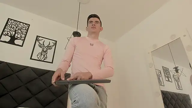 Snapshot of MikaelSlow chatting on 8, 2, 2025 MikaelSlow online show from 8, 2, 2025