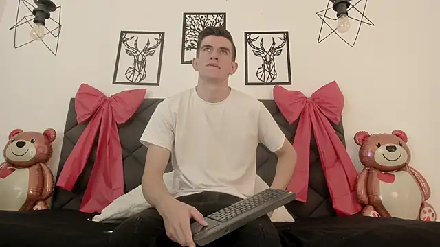 Snapshot of MikaelSlow chatting on 11, 2, 2025 MikaelSlow online show from 11, 2, 2025