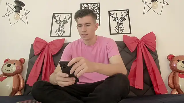 Snapshot of MikaelSlow chatting on 14, 2, 2025 MikaelSlow online show from 14, 2, 2025