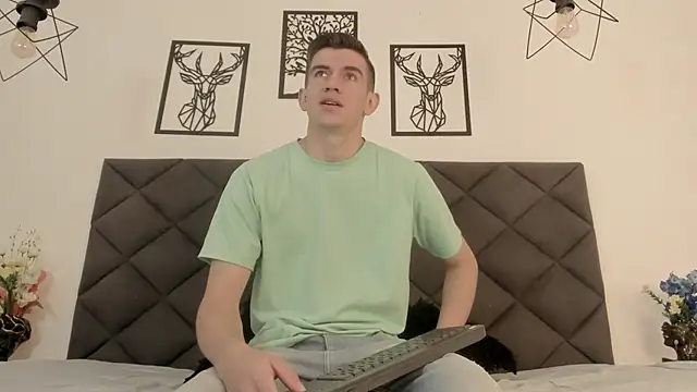 Snapshot of MikaelSlow chatting on 17, 2, 2025 MikaelSlow online show from 17, 2, 2025