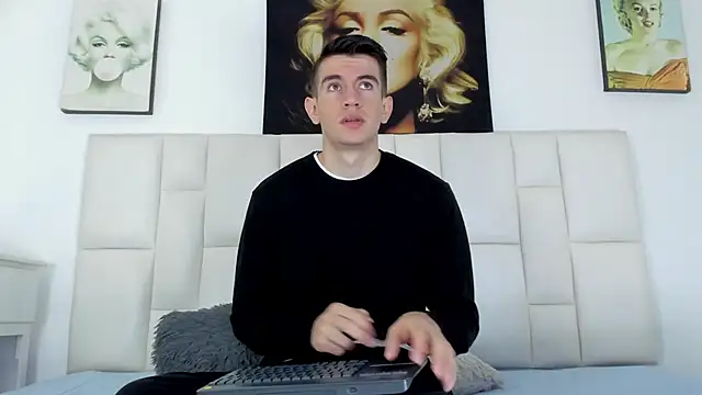 Snapshot of MikaelSlow chatting on 17, 2, 2025 MikaelSlow online show from 17, 2, 2025