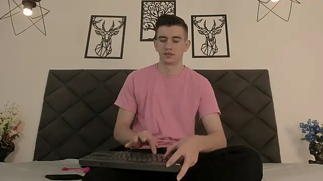 Snapshot of MikaelSlow chatting on 27, 2, 2025 MikaelSlow online show from 27, 2, 2025