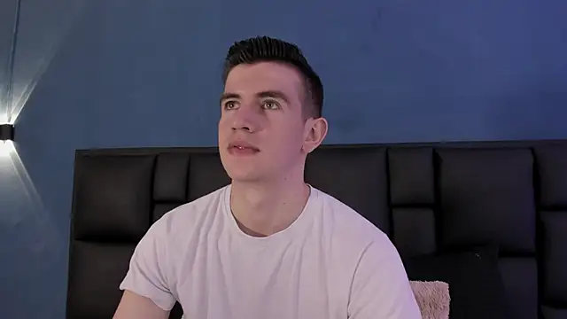 Snapshot of MikaelSlow chatting on 11, 9, 2025 MikaelSlow online show from 11, 9, 2025