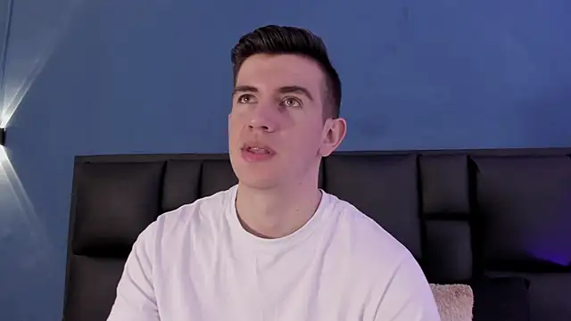 Snapshot of MikaelSlow chatting on 12, 9, 2025 MikaelSlow online show from 12, 9, 2025