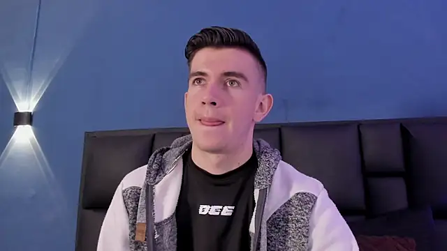 Snapshot of MikaelSlow chatting on 10, 10, 2025 MikaelSlow online show from 10, 10, 2025