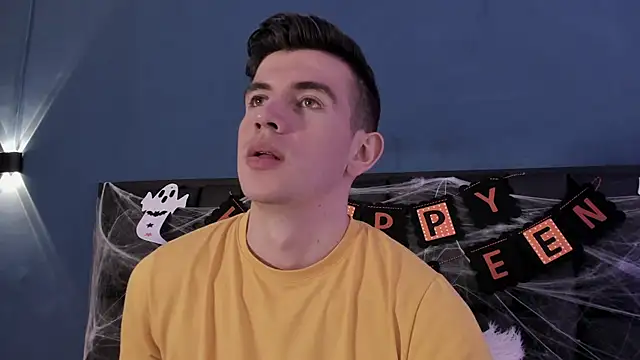 Snapshot of MikaelSlow chatting on 19, 10, 2025 MikaelSlow online show from 19, 10, 2025