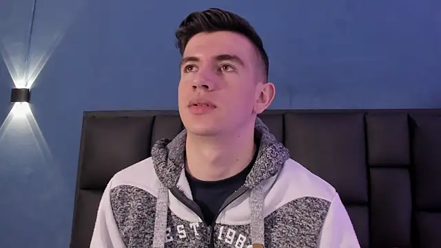 Snapshot of MikaelSlow chatting on 8, 11, 2025 MikaelSlow online show from 8, 11, 2025