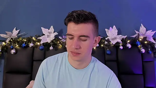 Snapshot of MikaelSlow chatting on 4, 12, 2025 MikaelSlow online show from 4, 12, 2025