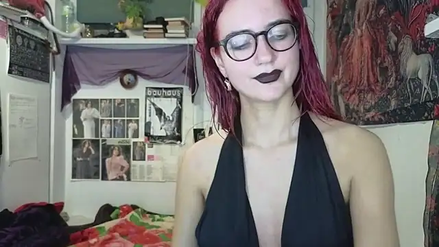 Snapshot of TatianaRomanov chatting on 5, 11, 2025 TatianaRomanov online show from 5, 11, 2025