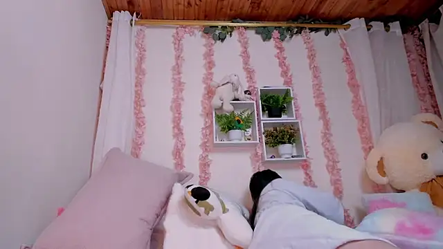 Idara and Edahi01 online show from 8, 10, 2025