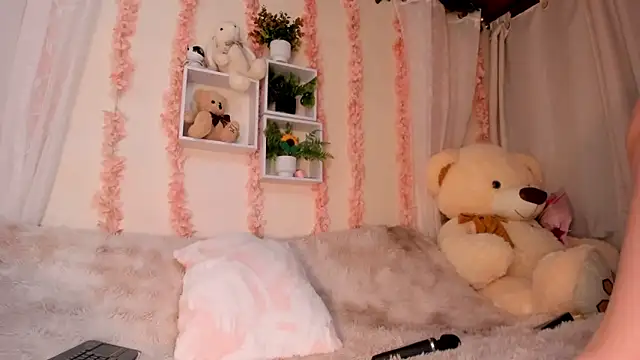 Idara and Edahi01 online show from 7, 4, 2026