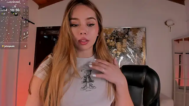 Snapshot of CarolineGraceX chatting on 14, 11, 2025 CarolineGraceX online show from 14, 11, 2025