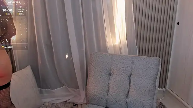 CarolineGraceX online show from 2, 6, 2026