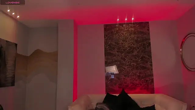 DonnaStonne online show from 9, 3, 2025