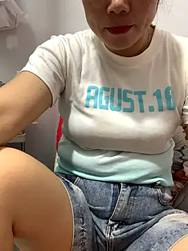 Snapshot of Baby-bigtits chatting on 30, 10, 2025 Baby-bigtits online show from 30, 10, 2025