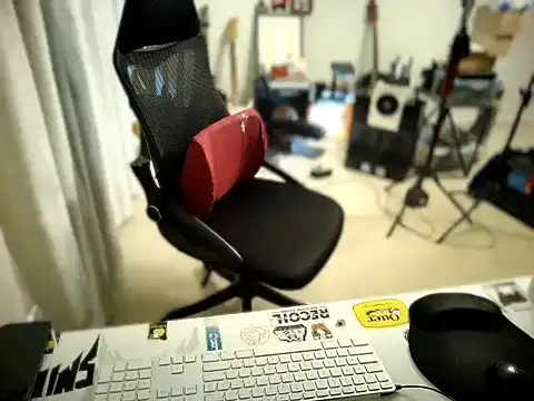 Snapshot of Rock_Pierce chatting on 4, 11, 2025 Rock Pierce online show from 4, 11, 2025