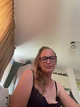 KikiDenhaag online show from 17, 7, 2026