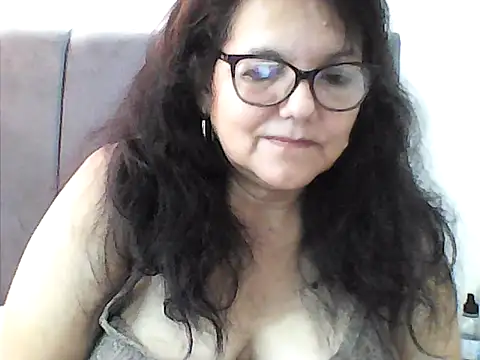Snapshot of kassandra02 chatting on 19, 11, 2025 kassandra02 online show from 19, 11, 2025